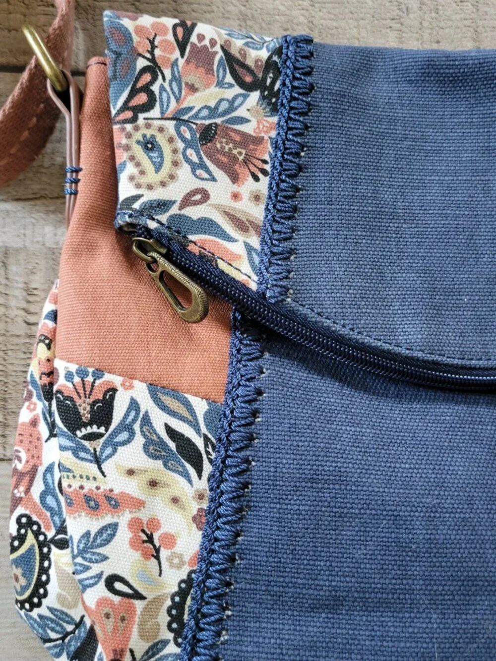 Sakroots Sienna Spirit Desert Zip Foldover Crossbody Bag Canvas Floral Boho Blue